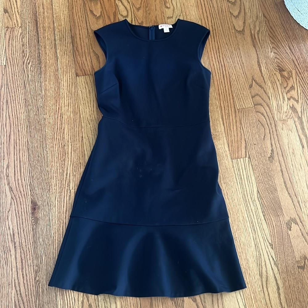 Brooks Brothers navy blue Pointe Knit Flounce Hem Dress size small